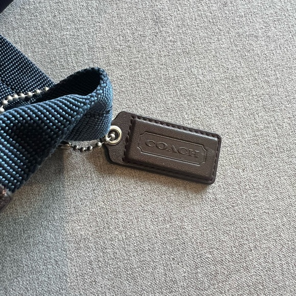 COACH COOLER- Blue with black interior and red and cream strip detail . - Picture 5 of 7